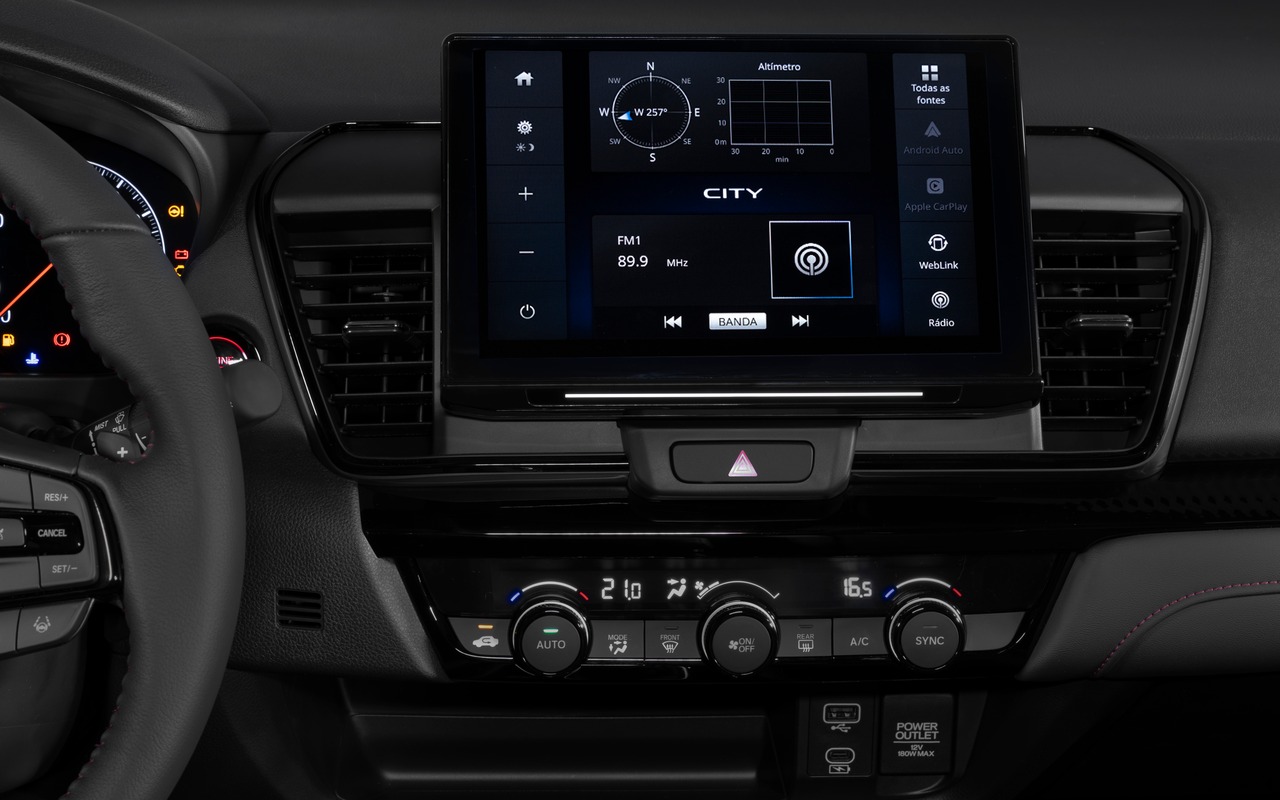 Central multimídia de 10 polegadas do Honda City Hatchback RS 2027, com tela inteira e comandos do painel