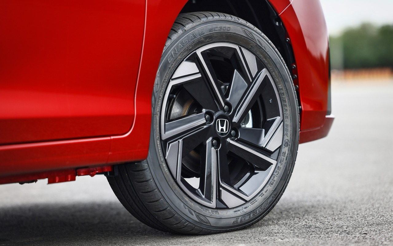 Roda de liga leve de 16 polegadas do Honda City Hatchback RS 2027, com acabamento diamantado e verniz escurecido