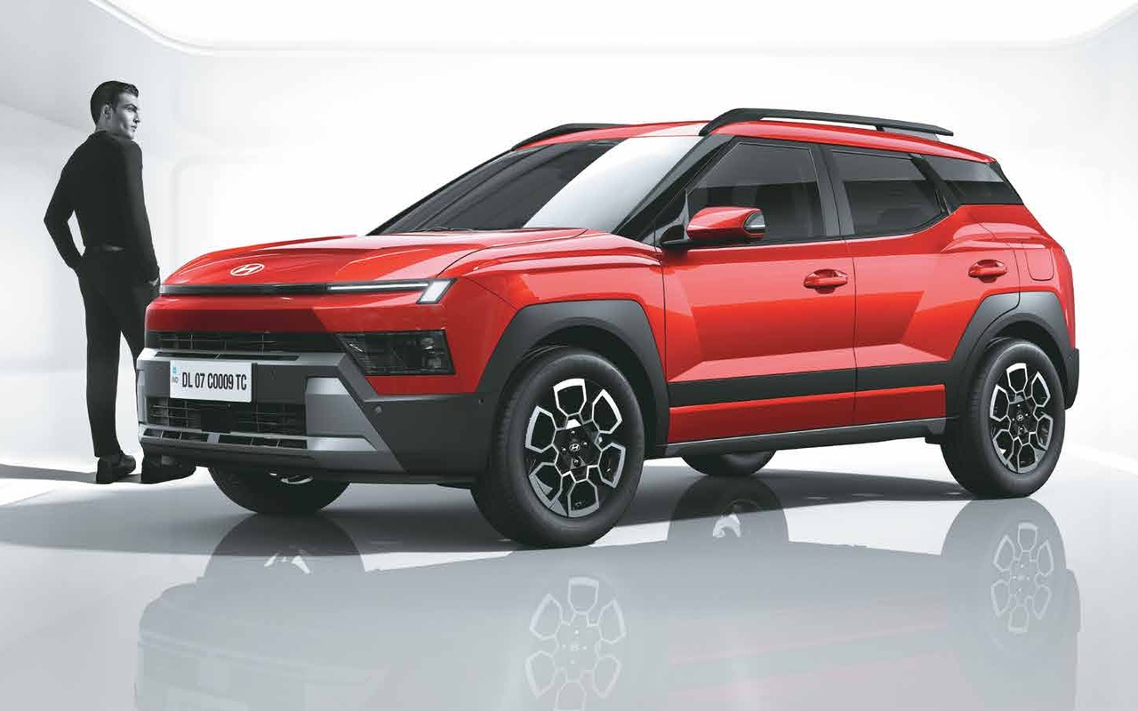 Hyundai Bayon indiano vermelho em vista três quartos dianteira