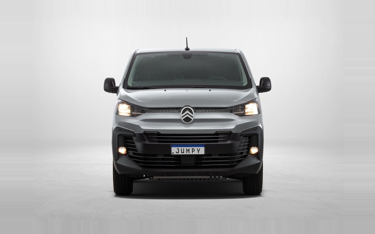 Citroën Jumpy cinza vista de frente em imagem oficial de referência