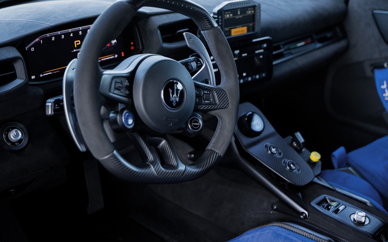 Maserati GT2 Stradale com Track Assist — interior