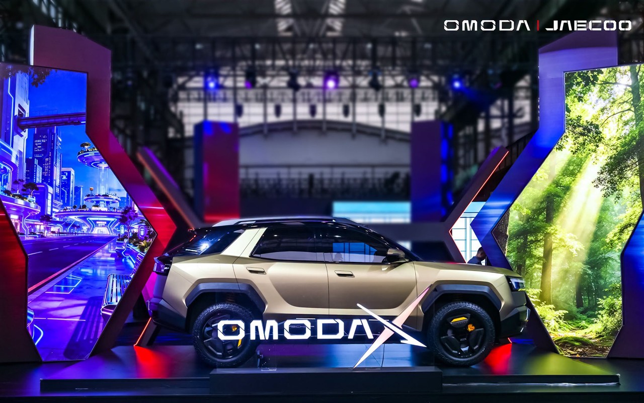 Omoda X visto de perfil na exposição do Omoda X Night