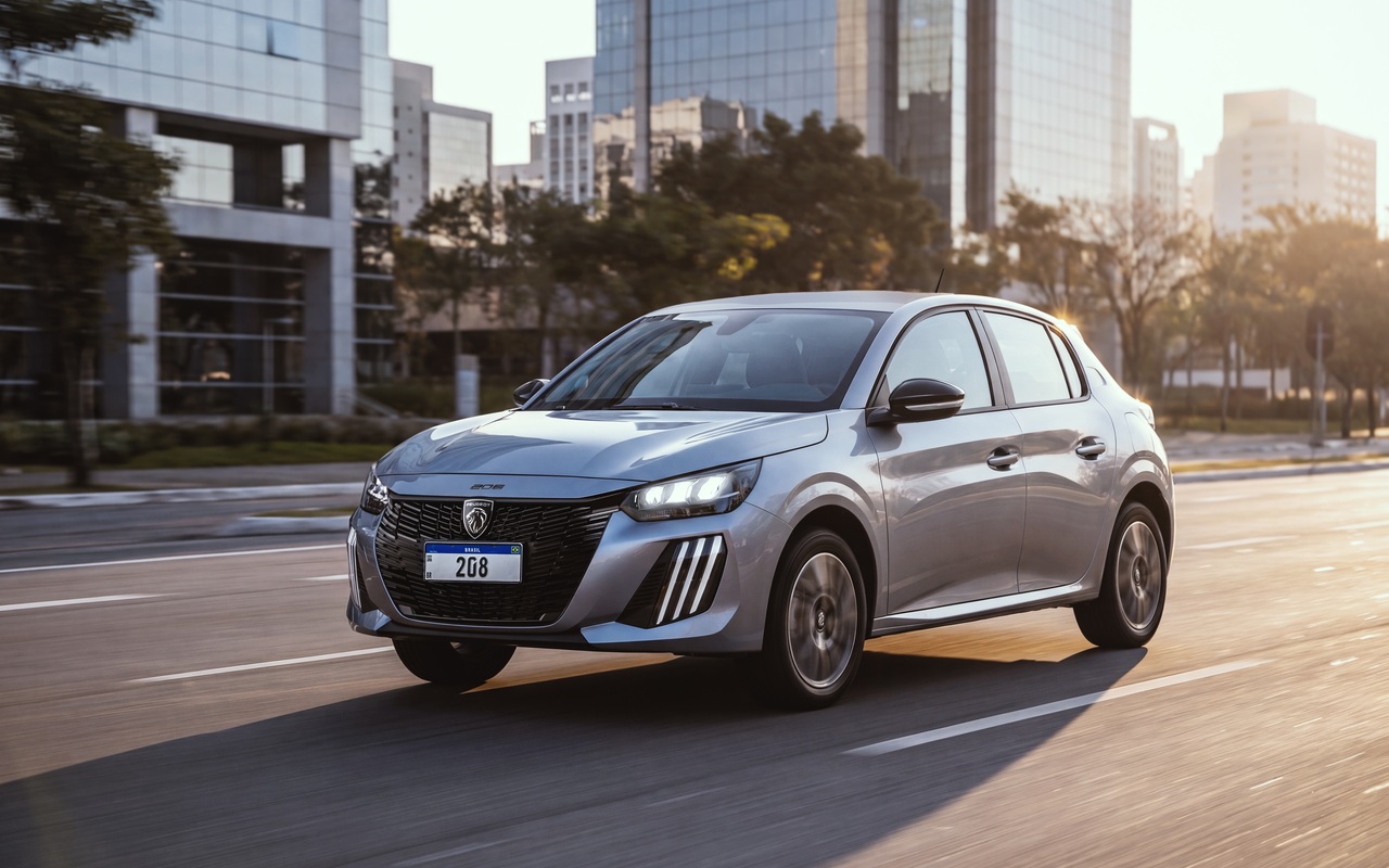Peugeot 208 Allure Turbo 200 cinza em imagem oficial