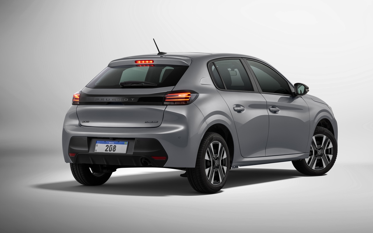Peugeot 208 Allure Turbo 200 cinza em imagem oficial
