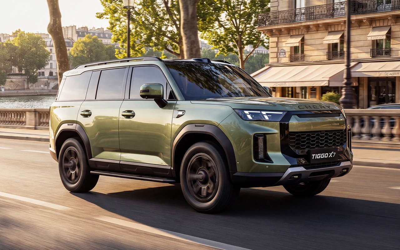 Chery Tiggo X7 verde visto de três quartos dianteiros
