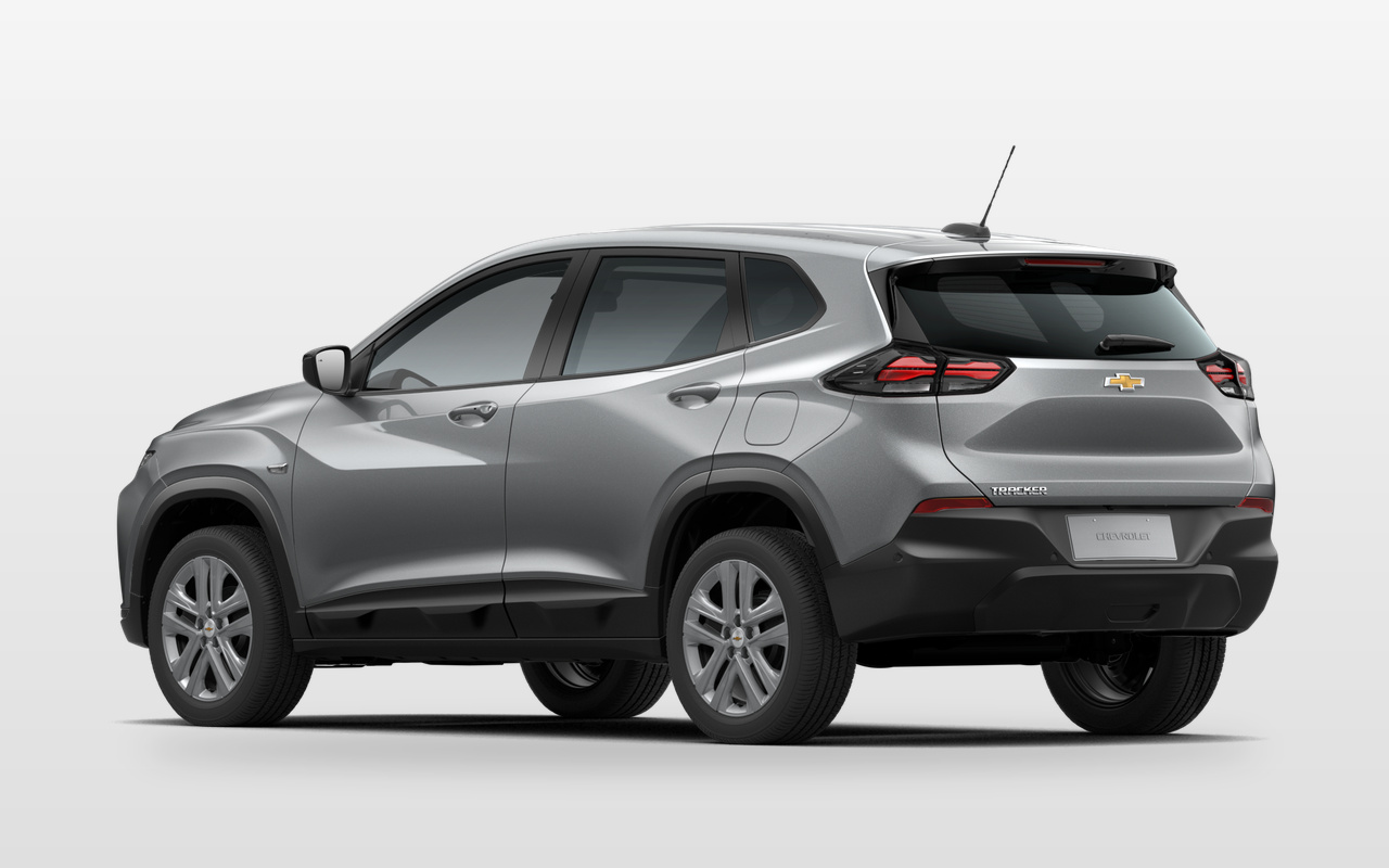 Imagem digital oficial do Chevrolet Tracker AT prata em três-quartos traseiros